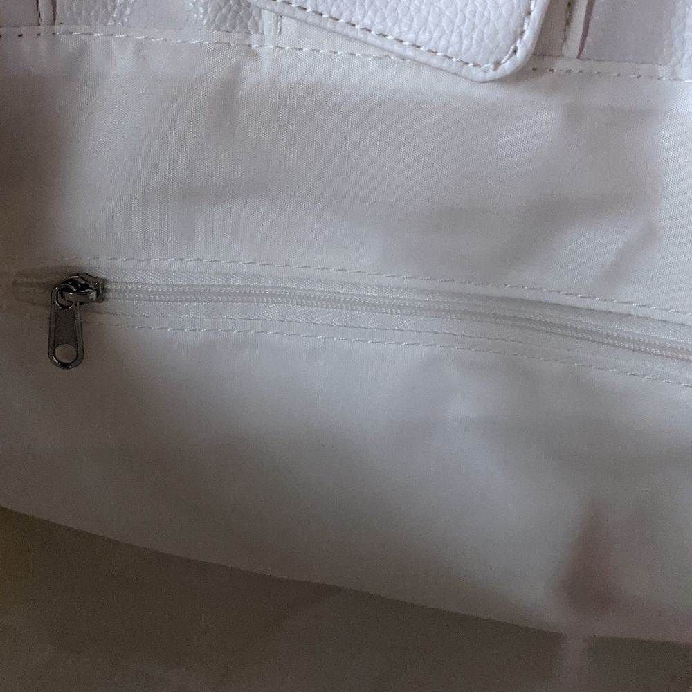 Minicci Best Mom Ever White Vegan Leather Purse - Picture 11 of 13
